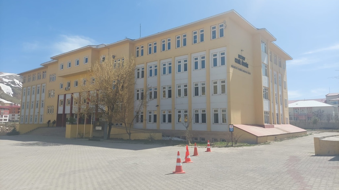 Bitlis Cemil Özgür Mesleki ve Teknik Anadolu Lisesi Fotoğrafı